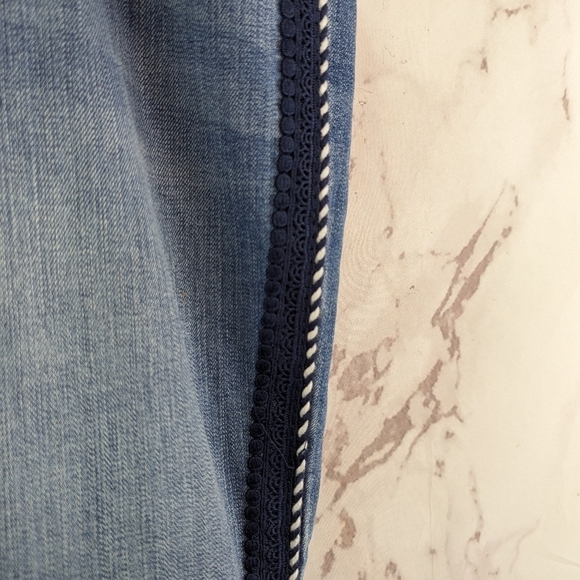 Chicos Jean Women 16 3 So Slimming Girlfriend Slip Crop Denim Piping Striped - Picture 10 of 12